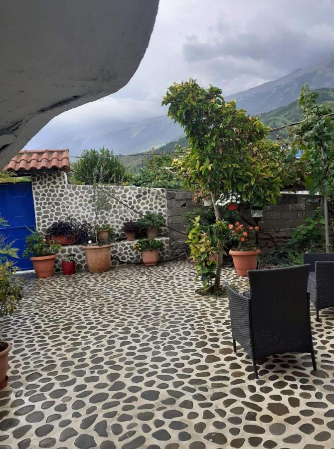Guest House Krishen Permet Exterior photo