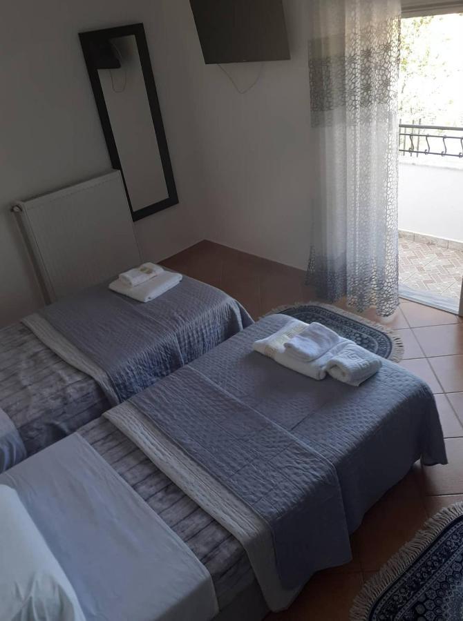 Guest House Krishen Permet Exterior photo