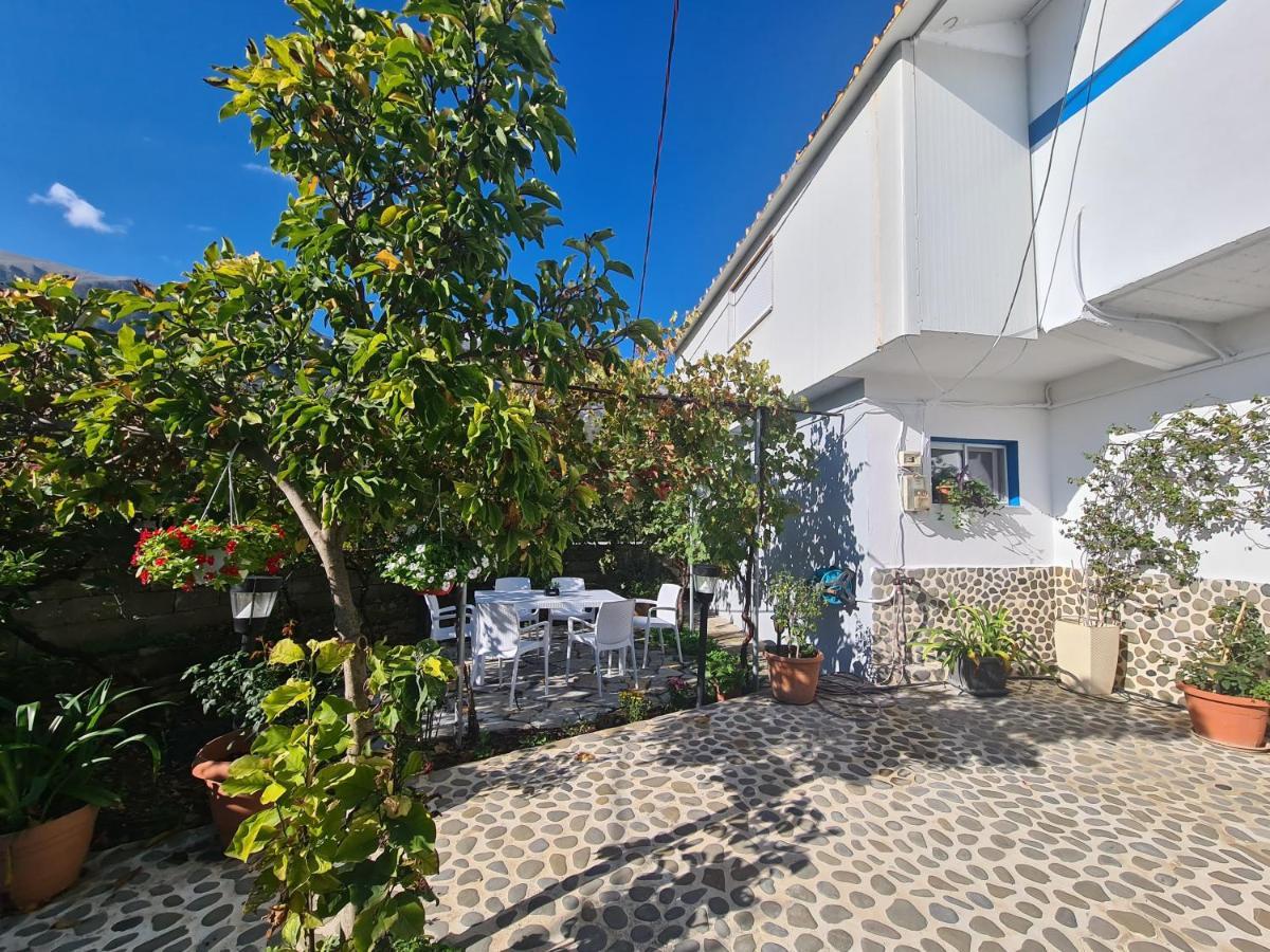 Guest House Krishen Permet Exterior photo