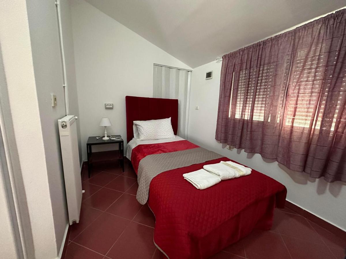 Guest House Krishen Permet Exterior photo