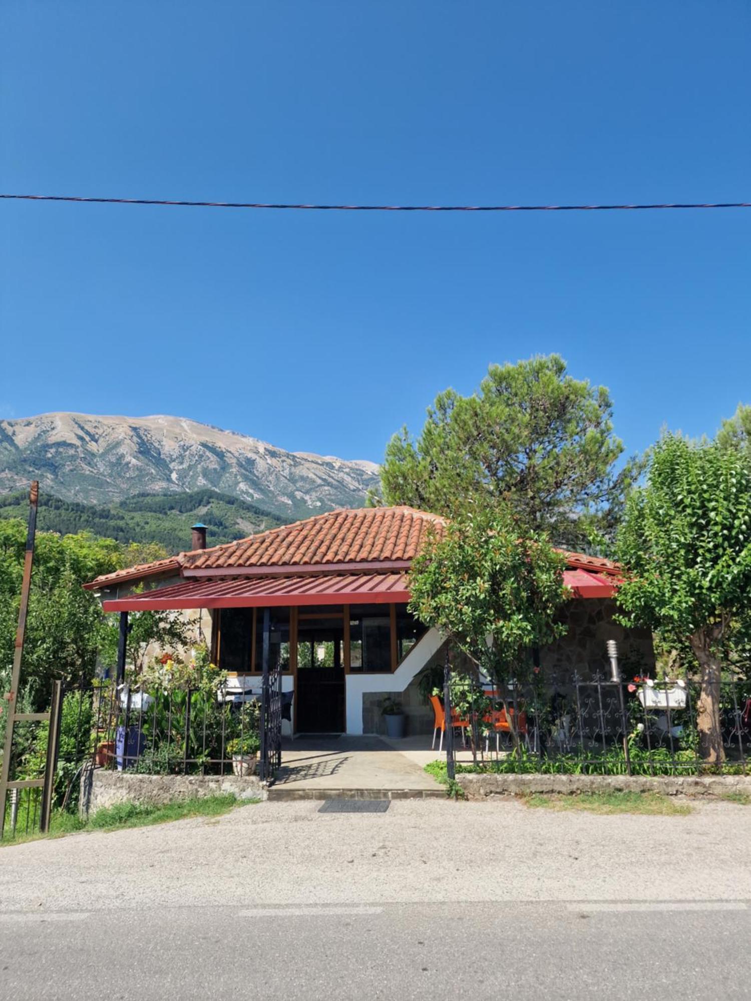 Guest House Krishen Permet Exterior photo
